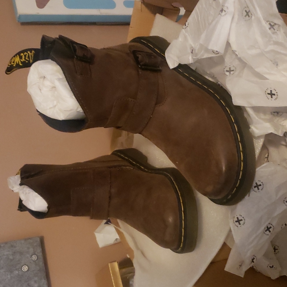 Dark brown kids unisex Dr. Martens